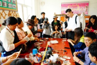 奔康利民合作社和半边天妇女合作社手工制作体验 奔康利民合作社和半边天妇女合作社手工制作体验